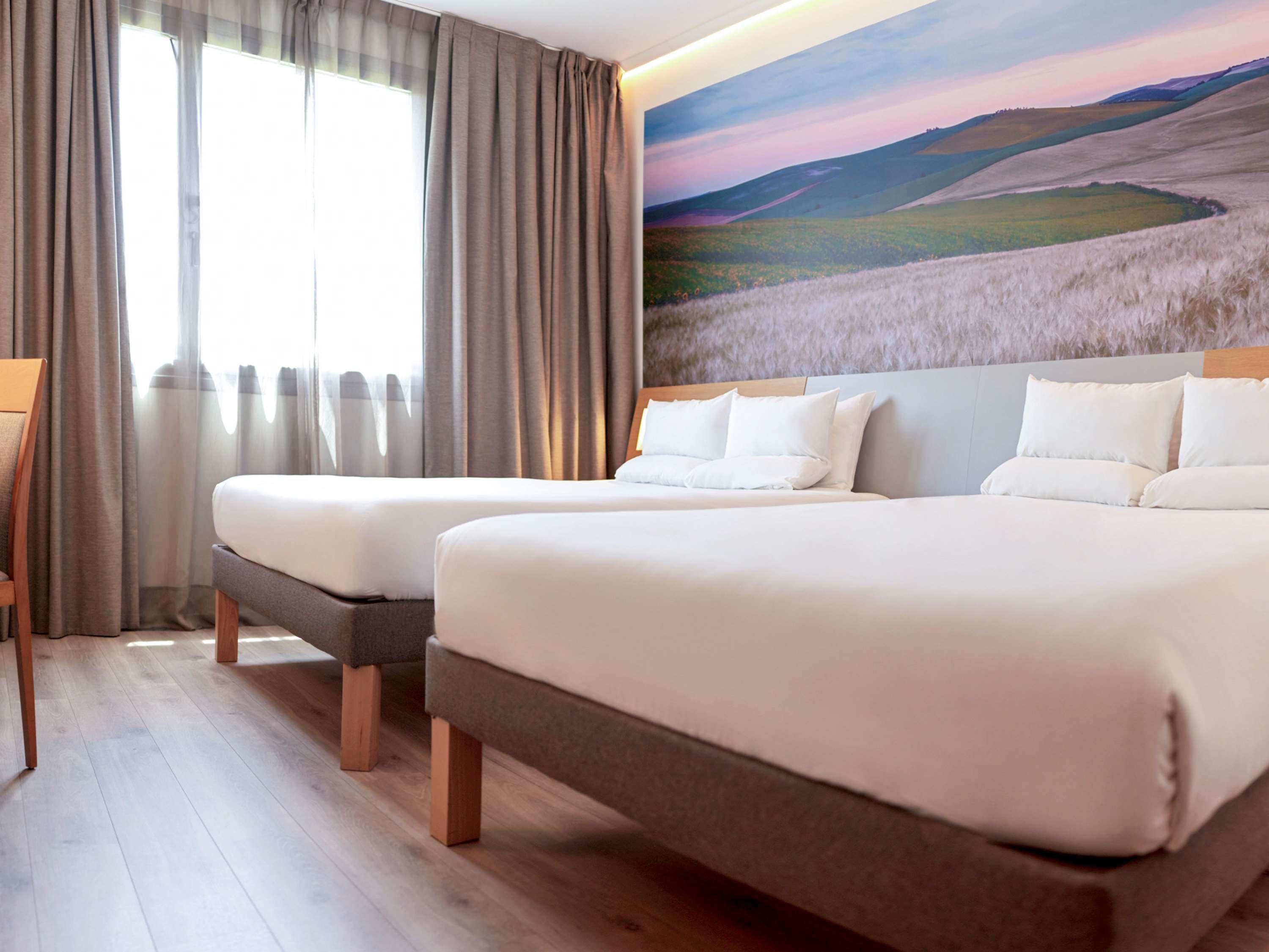 Novotel Sevilla Luaran gambar
